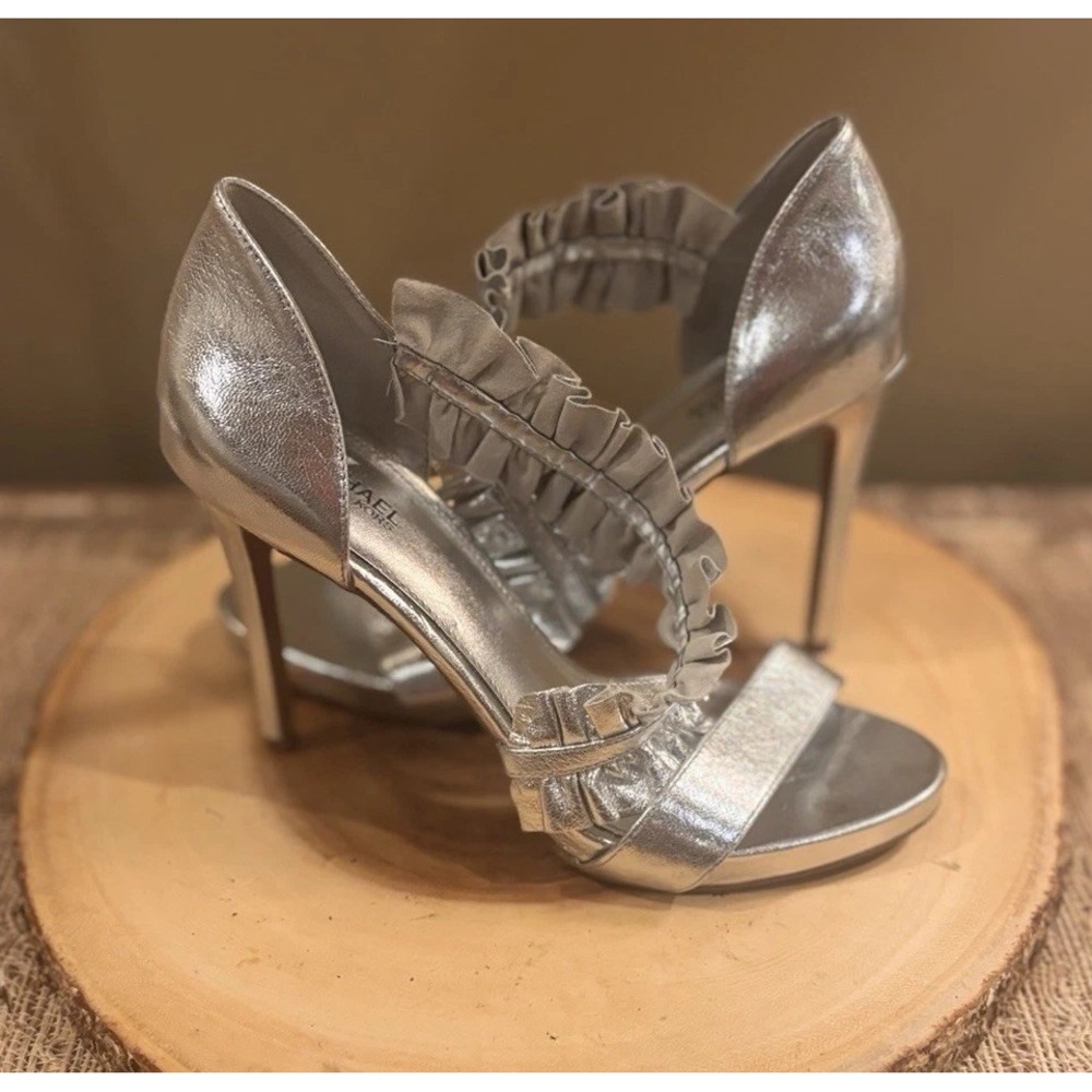 NEW MICHAEL KORS Bella Ruffle Platform Sandals, Silver‎ Size 8